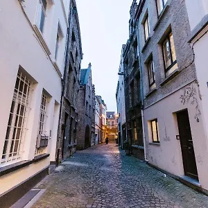 'De Moriaan' Boutique Holiday Home In Historical Antwerp Vakantiehuis
